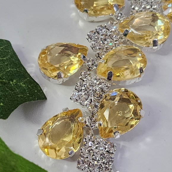 Glam Yellow Sapphire Color Teardrop and Clear Bracelet New - Picture 3 of 6